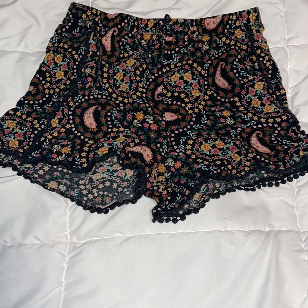 Target flowey shorts - Picture 3 of 5
